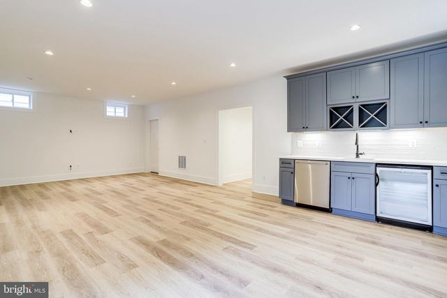 1933 N VAN BUREN ST, Arlington, VA 22205