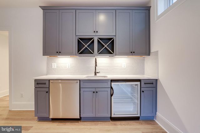 1933 N VAN BUREN ST, Arlington, VA 22205