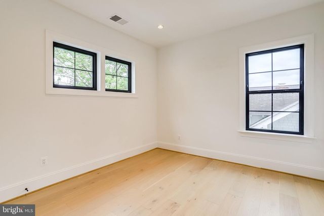 1933 N VAN BUREN ST, Arlington, VA 22205