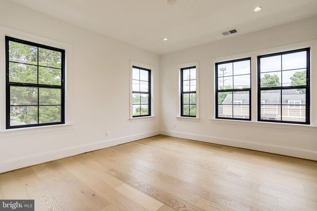 1933 N VAN BUREN ST, Arlington, VA 22205