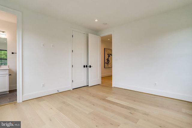 1933 N VAN BUREN ST, Arlington, VA 22205