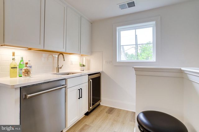 1933 N VAN BUREN ST, Arlington, VA 22205