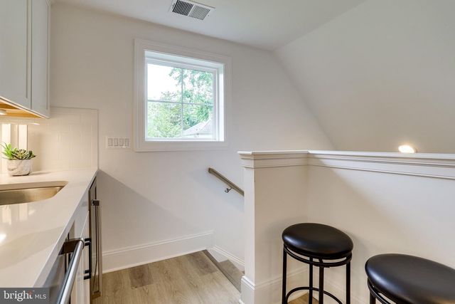 1933 N VAN BUREN ST, Arlington, VA 22205