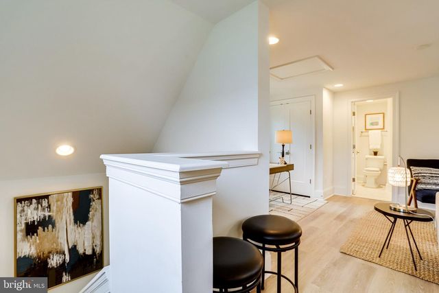 1933 N VAN BUREN ST, Arlington, VA 22205