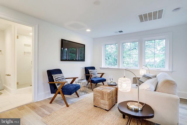 1933 N VAN BUREN ST, Arlington, VA 22205