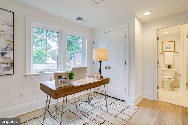 1933 N VAN BUREN ST, Arlington, VA 22205