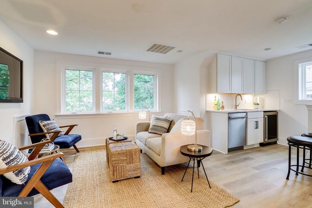 1933 N VAN BUREN ST, Arlington, VA 22205