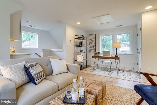 1933 N VAN BUREN ST, Arlington, VA 22205