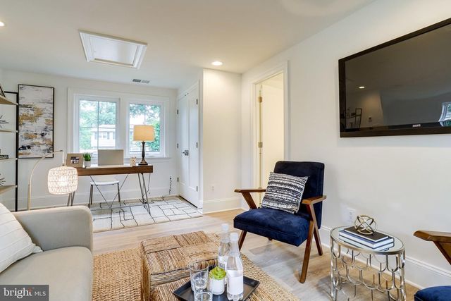 1933 N VAN BUREN ST, Arlington, VA 22205