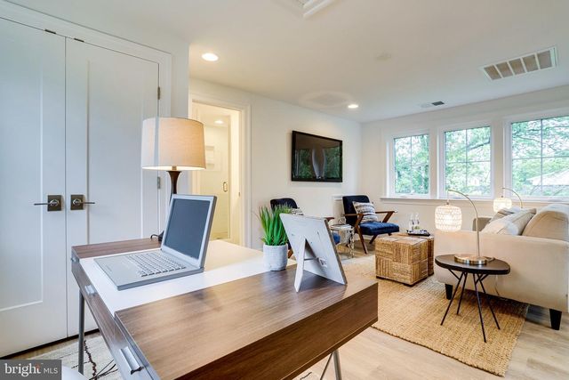 1933 N VAN BUREN ST, Arlington, VA 22205