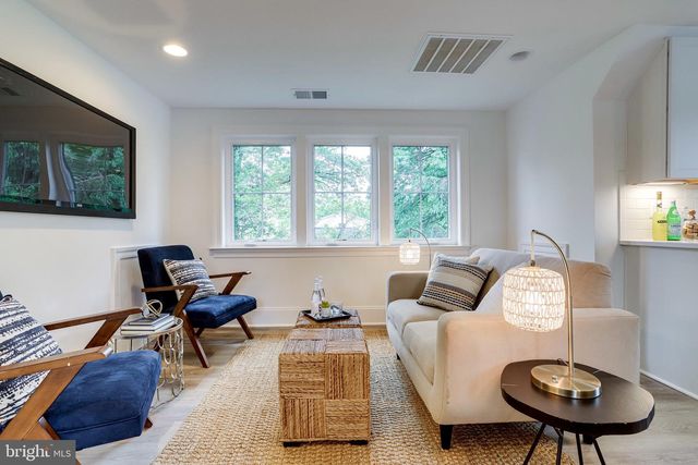 1933 N VAN BUREN ST, Arlington, VA 22205