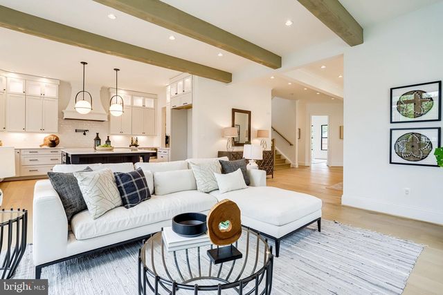 1933 N VAN BUREN ST, Arlington, VA 22205