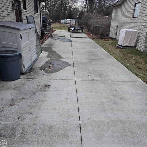 21551 Elmway Street, Clinton Township, MI 48035