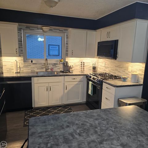 21551 Elmway Street, Clinton Township, MI 48035