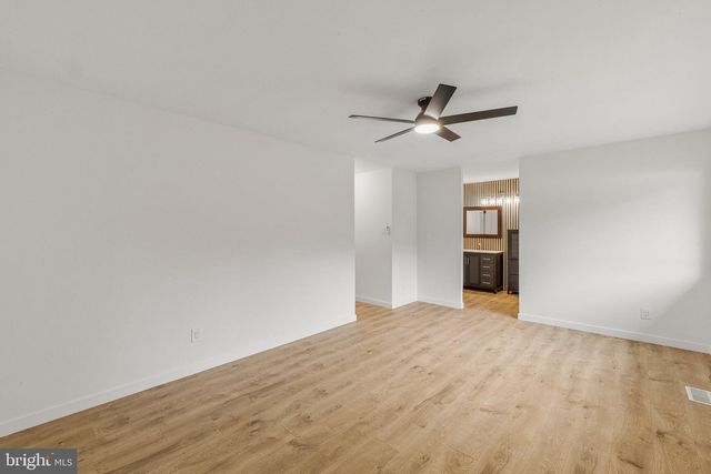 37 PINEWOOD LN, Sicklerville, NJ 08081