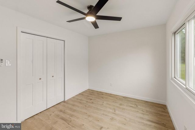 37 PINEWOOD LN, Sicklerville, NJ 08081