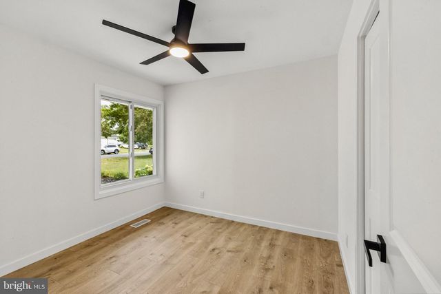 37 PINEWOOD LN, Sicklerville, NJ 08081