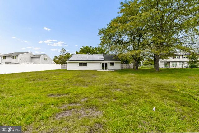37 PINEWOOD LN, Sicklerville, NJ 08081
