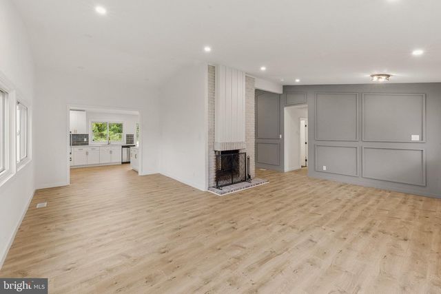 37 PINEWOOD LN, Sicklerville, NJ 08081