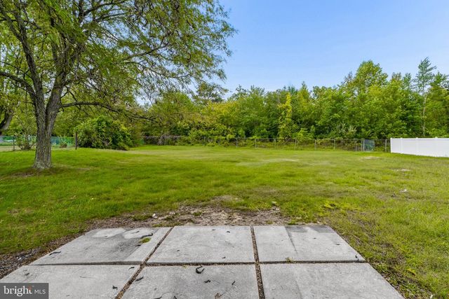37 PINEWOOD LN, Sicklerville, NJ 08081