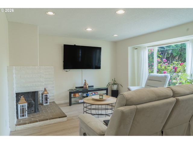 13100 Sw BUTNER Ct, Beaverton, OR 97005