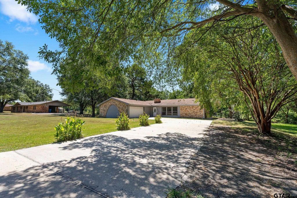4004 Mark Lane, Mount Pleasant, TX 75455