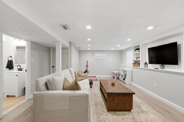 7 Paulette Dr, Danvers, MA 01923