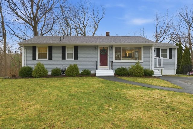 7 Paulette Dr, Danvers, MA 01923