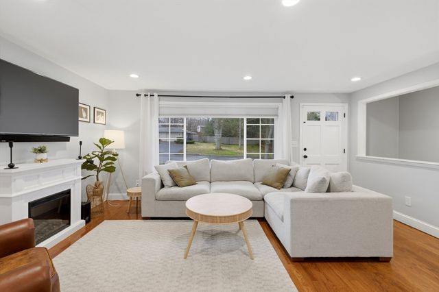 7 Paulette Dr, Danvers, MA 01923