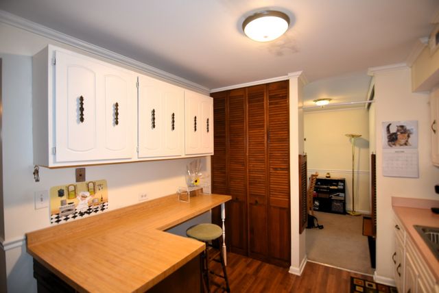 7734 Woodward Avenue 5, Woodridge, IL 60517