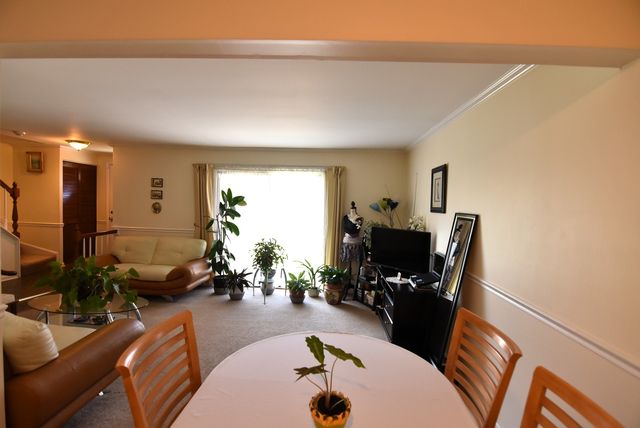 7734 Woodward Avenue 5, Woodridge, IL 60517