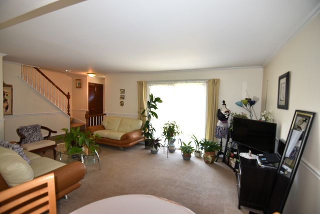 7734 Woodward Avenue 5, Woodridge, IL 60517