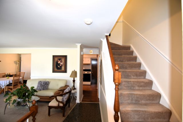 7734 Woodward Avenue 5, Woodridge, IL 60517