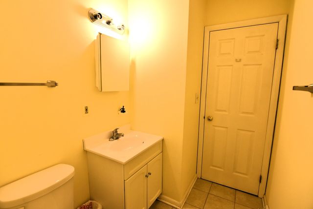 7734 Woodward Avenue 5, Woodridge, IL 60517