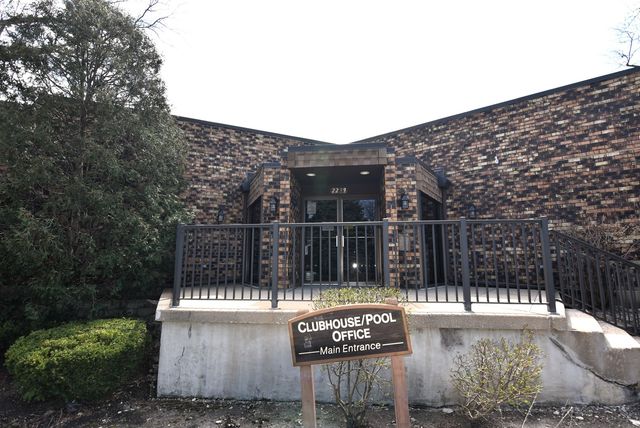 7734 Woodward Avenue 5, Woodridge, IL 60517