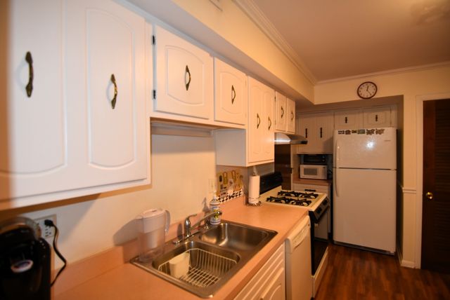 7734 Woodward Avenue 5, Woodridge, IL 60517