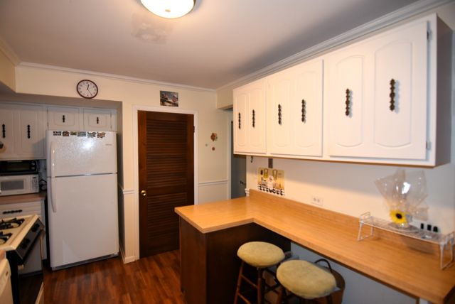 7734 Woodward Avenue 5, Woodridge, IL 60517