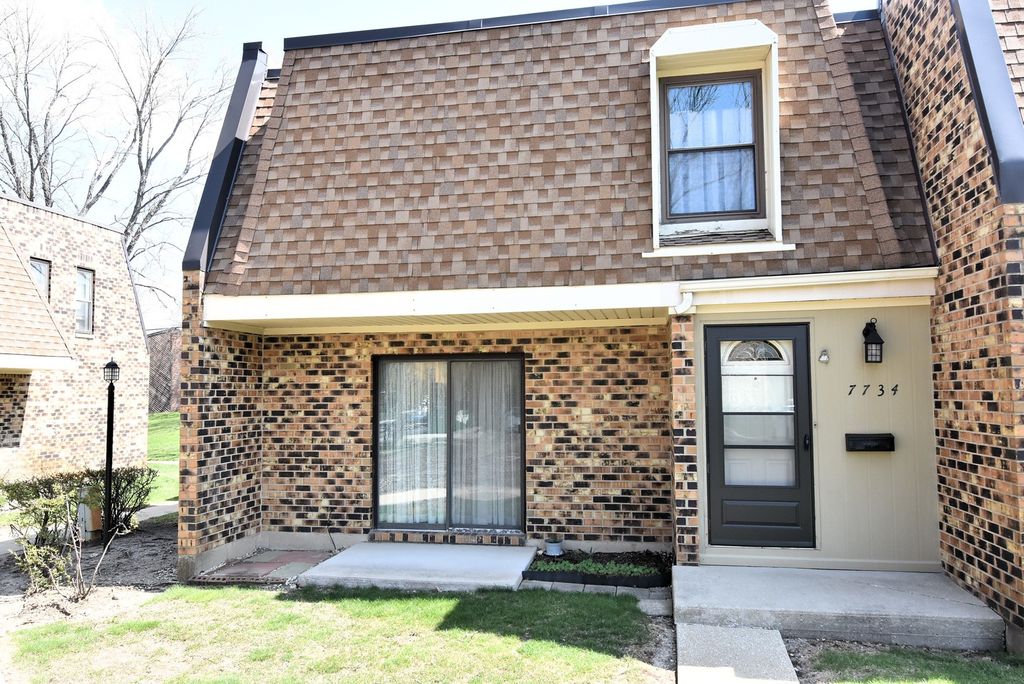 7734 Woodward Avenue 5, Woodridge, IL 60517