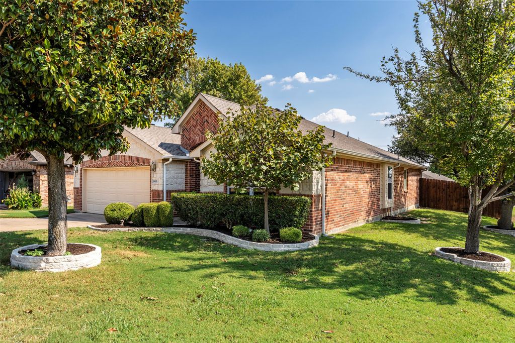 6633 Chalk River Drive, Fort Worth, TX 76179 — exterior