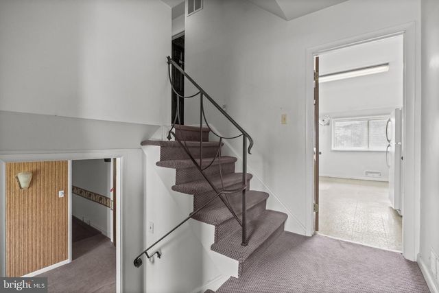 64 WARWICK RD, Stratford, NJ 08084