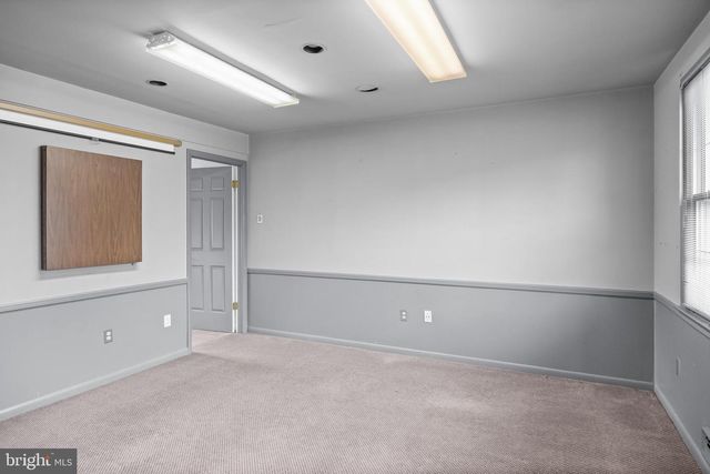 64 WARWICK RD, Stratford, NJ 08084