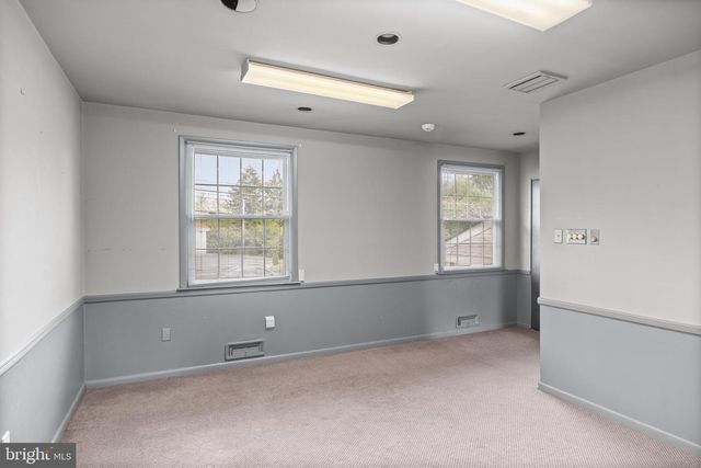 64 WARWICK RD, Stratford, NJ 08084