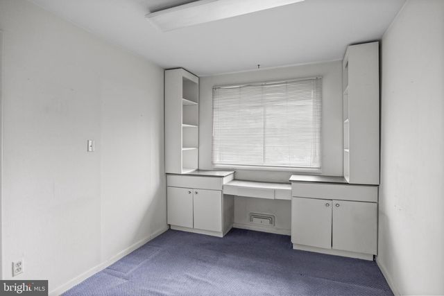 64 WARWICK RD, Stratford, NJ 08084