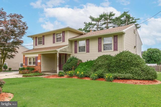 64 WARWICK RD, Stratford, NJ 08084