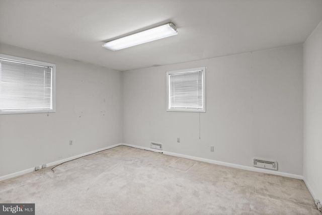 64 WARWICK RD, Stratford, NJ 08084