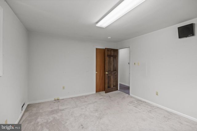 64 WARWICK RD, Stratford, NJ 08084