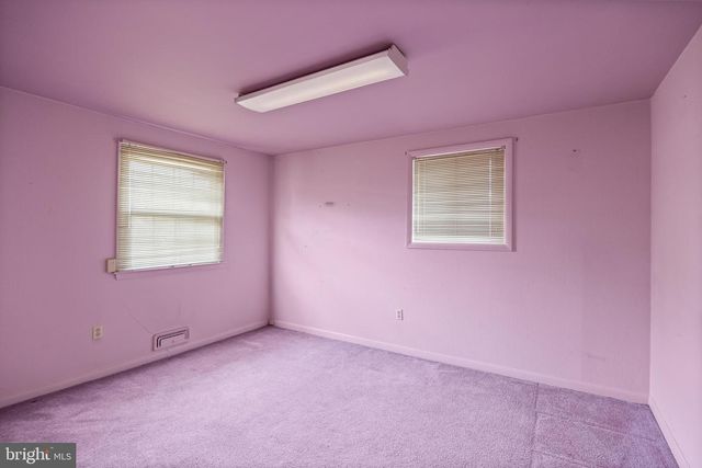 64 WARWICK RD, Stratford, NJ 08084