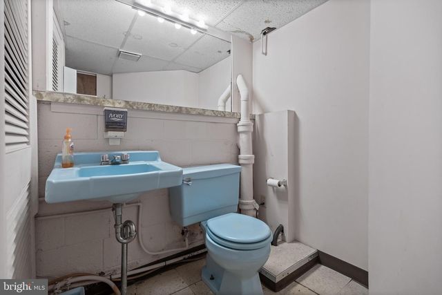 64 WARWICK RD, Stratford, NJ 08084