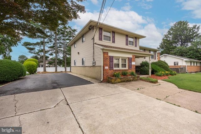 64 WARWICK RD, Stratford, NJ 08084