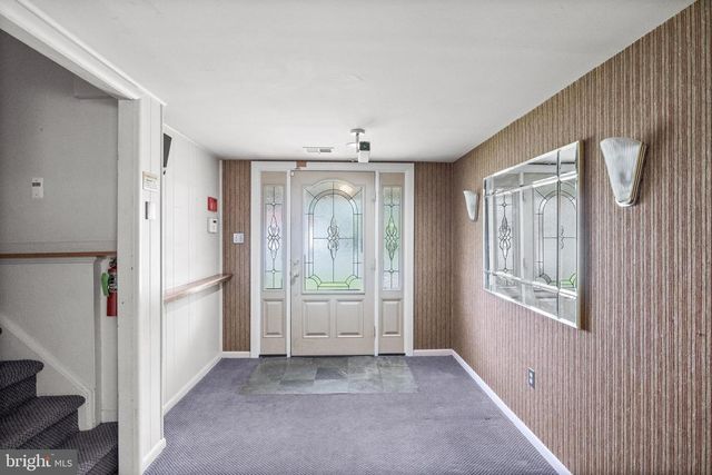 64 WARWICK RD, Stratford, NJ 08084